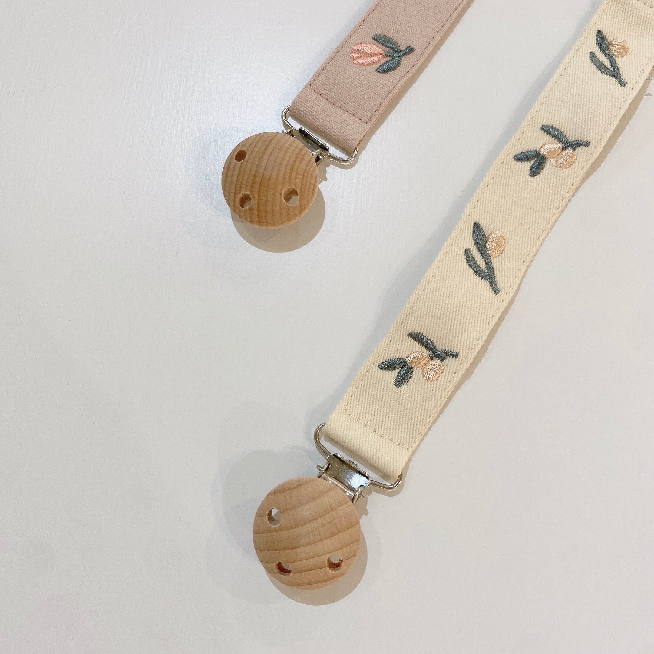 おしゃぶりホルダー