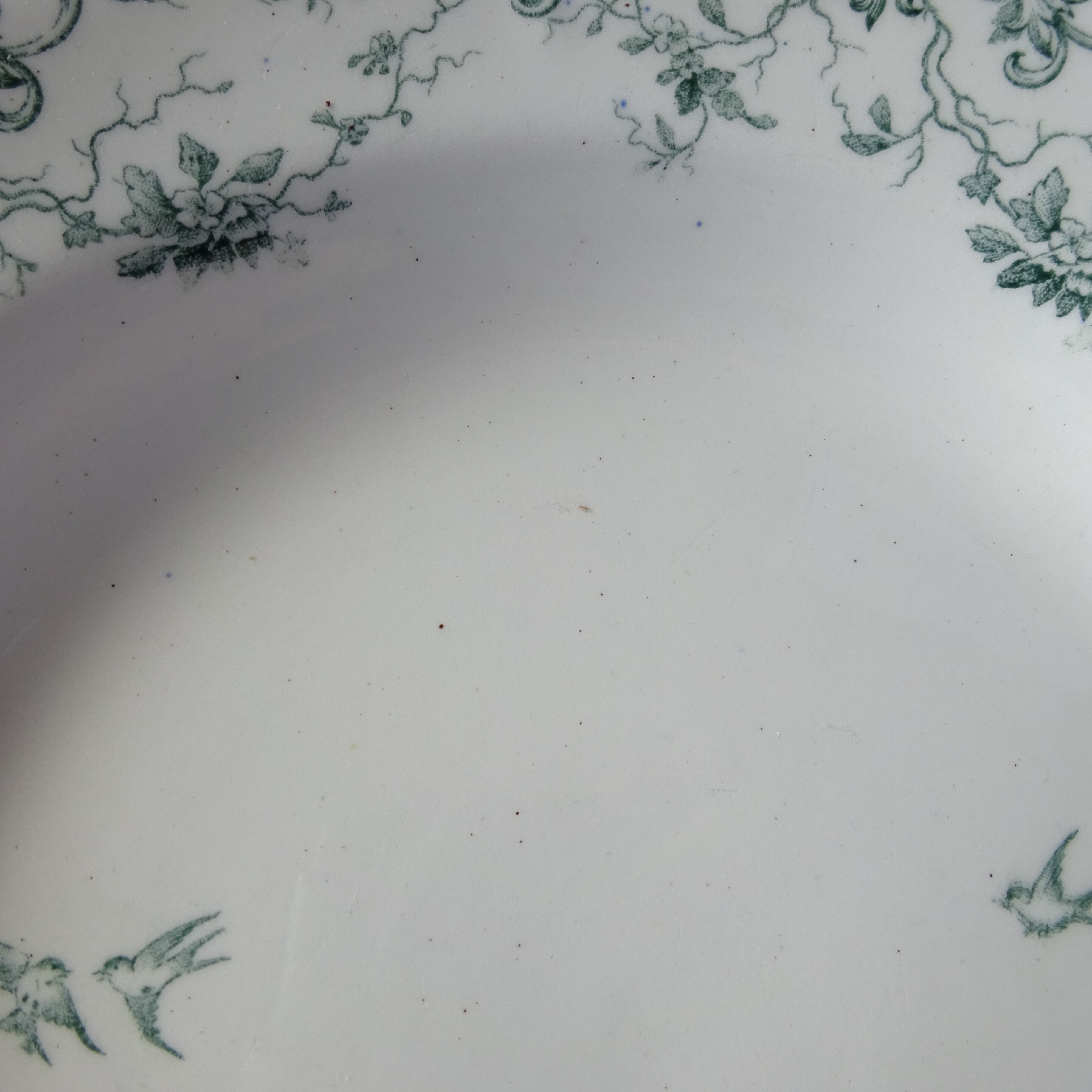 ☆TERRE de FER PORCELAINE OPAQUE DE GIEN modèle 《IDYLLE》 assiette demi creuse (B)