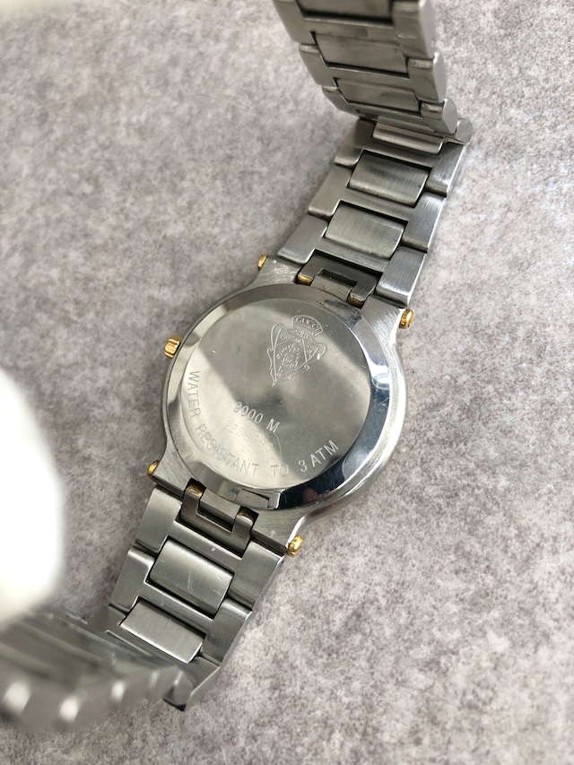 GUCCI グッチ 腕時計 シルバー×ゴールド ロゴ ステンレススチール クォーツ 9000M vintage ヴィンテージ オールド kfni2y