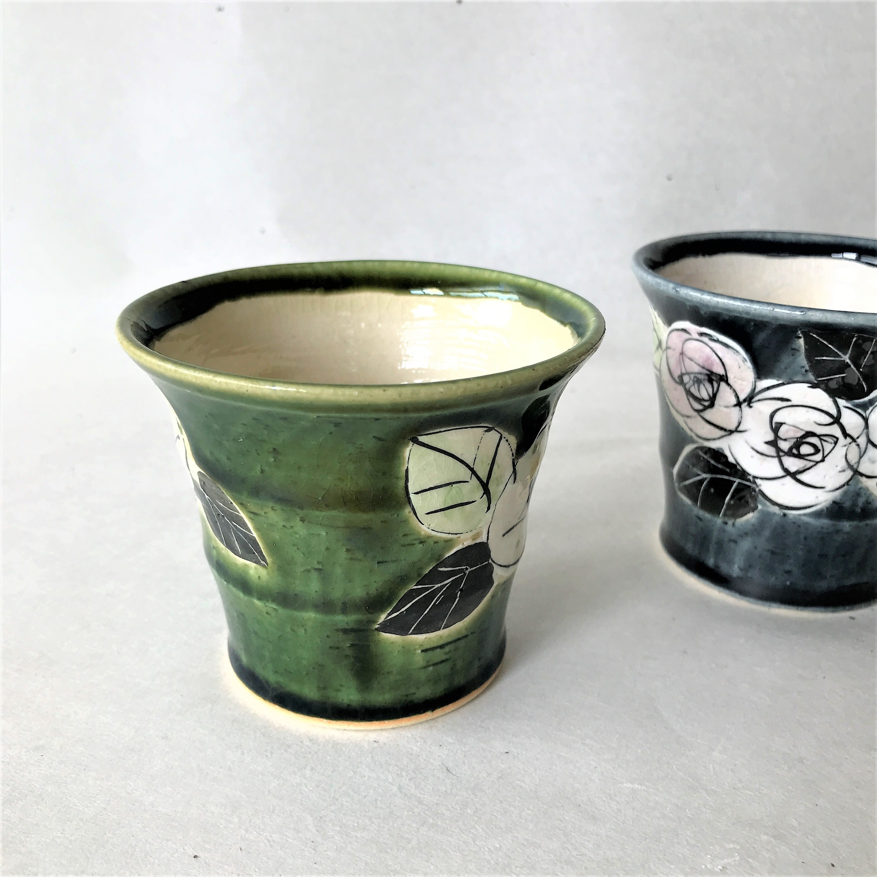 カップ&ソーサー 藍ばらと織部黒椿