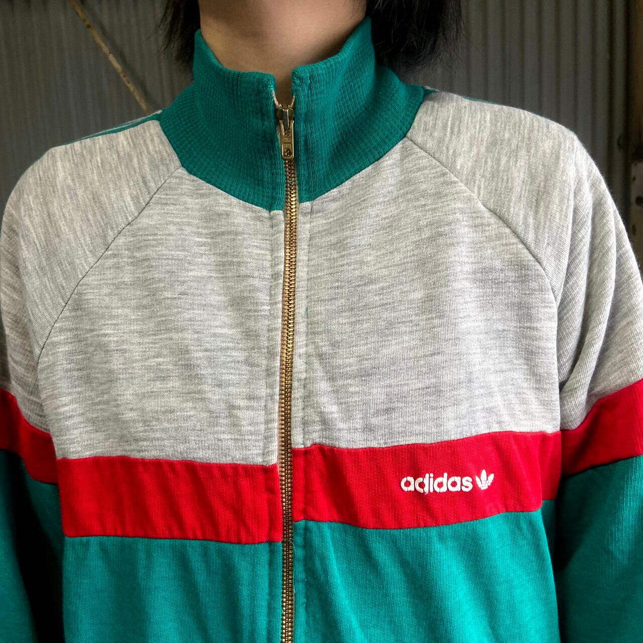 70〜80年代 VENTEX社製 フランス製 アディダス スウェットジャージ メンズL 古着 トラックジャケット 70〜80S adidas  ビンテージ ヴィンテージ ライトグレー グリーン レッド 灰色 緑色 赤色【ジャージ・トラックジャケット】【AL2110】 | cave