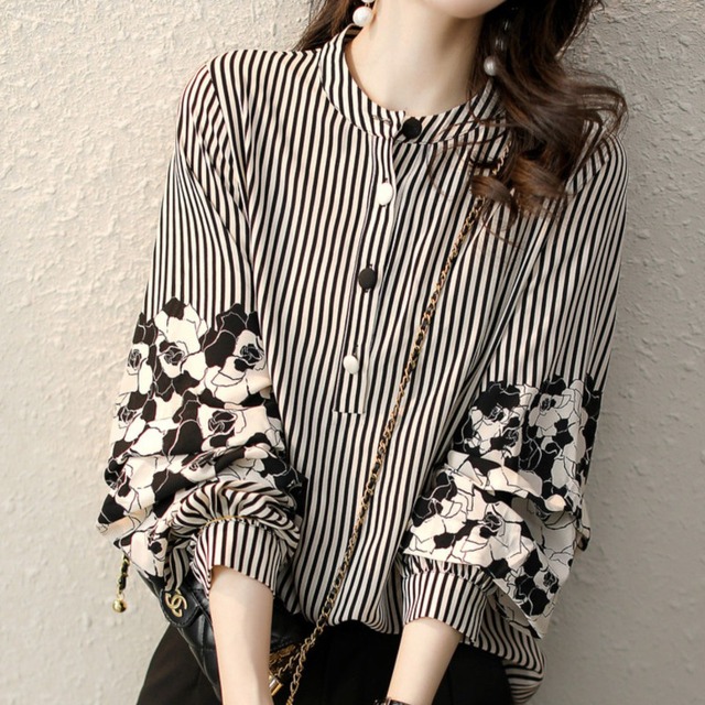 ストライプ切り替え花柄モノトーンプリントブラウス A00445
