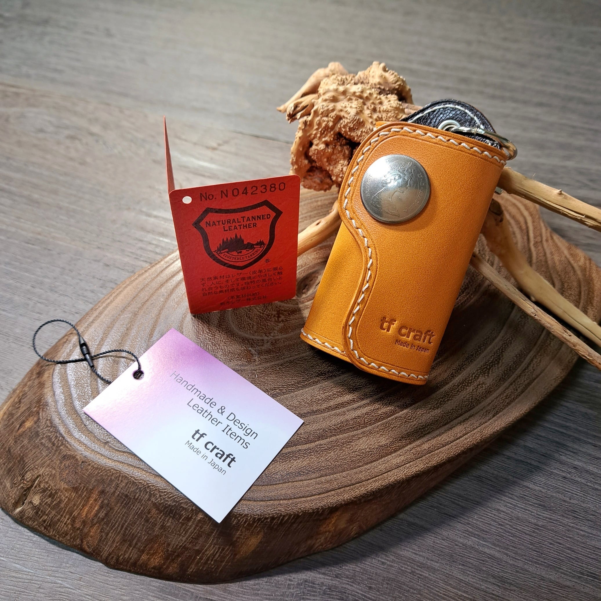 栃木レザーのスマートキーケース コンチョ付き キャメル | Pay ID