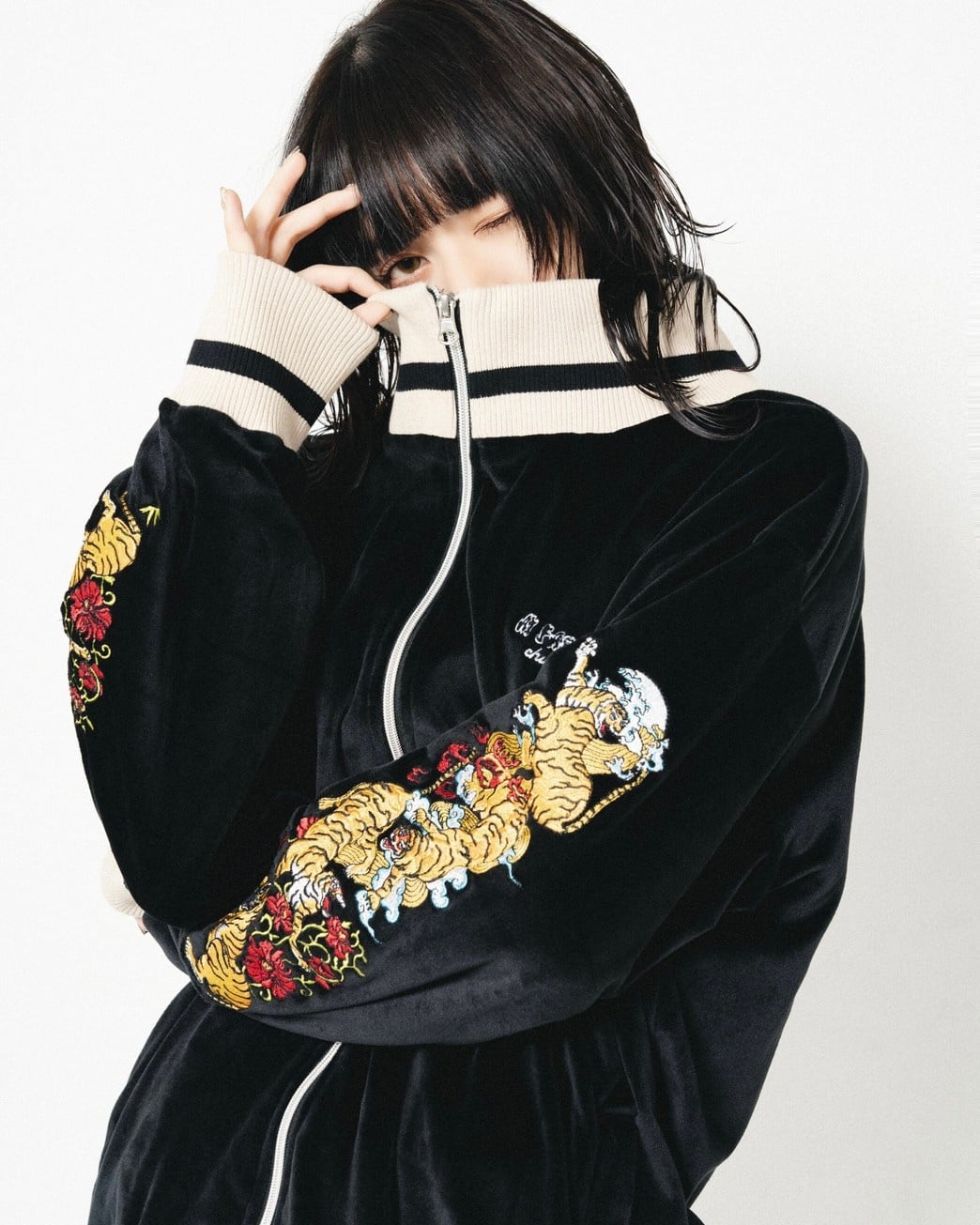 Tiger track crop jacket【Black】 | チュウカタベタイ