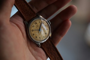 【OMEGA】 1945年製 オメガ 『30mmキャリバー』センターセコンド ブラウン・チェンジ 青針 フルアビア  手巻き / Vintagewatch / 30mmcaliber / U.S.ARMY/ Cal.30T2SCPC