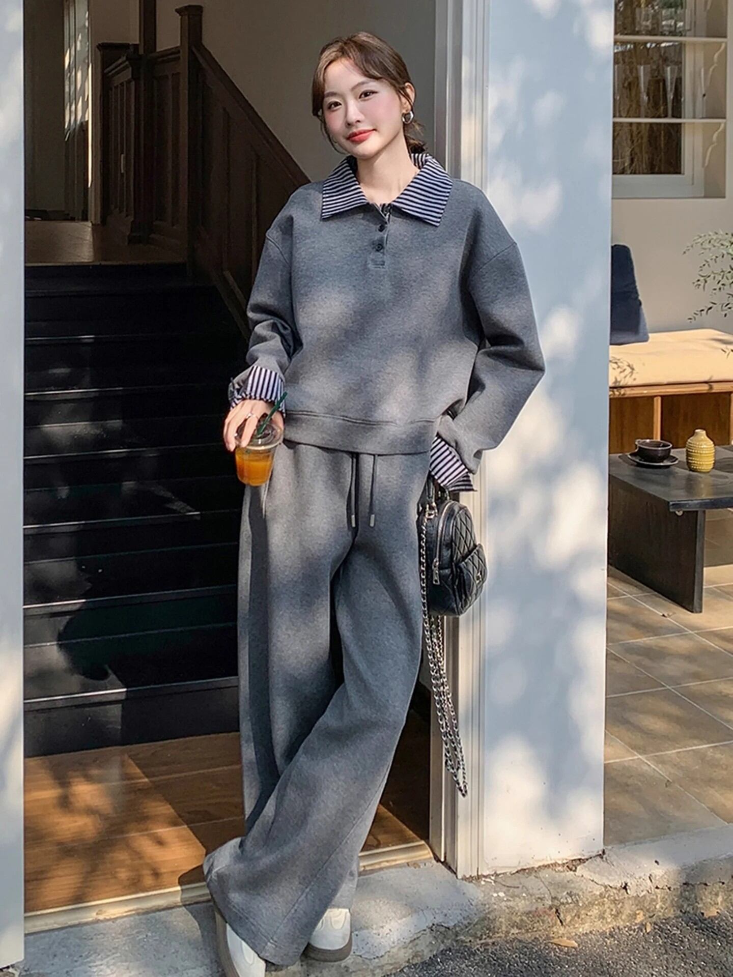 グレーのカジュアルスポーティなツーピースセット（女性用）2025年秋ファッション スウェットシャツとワイドレッグパンツのセット ポリエステル繊維 長袖