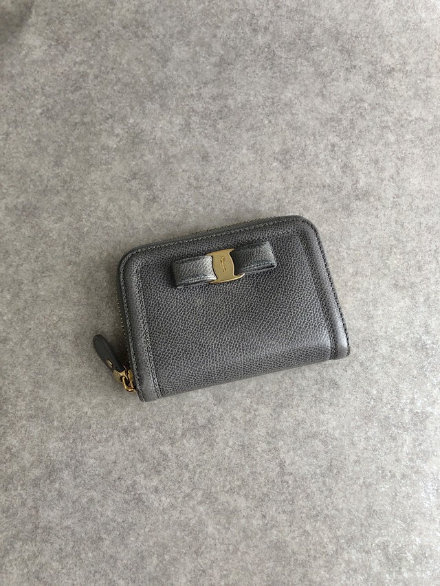 Salvatore Ferragamo サルヴァトーレ フェラガモ　ガンチーニ　ヴァラ金具　スクエア　イヤリング　ゴールド　vintage　ヴィンテージ　オールド　cz3c57