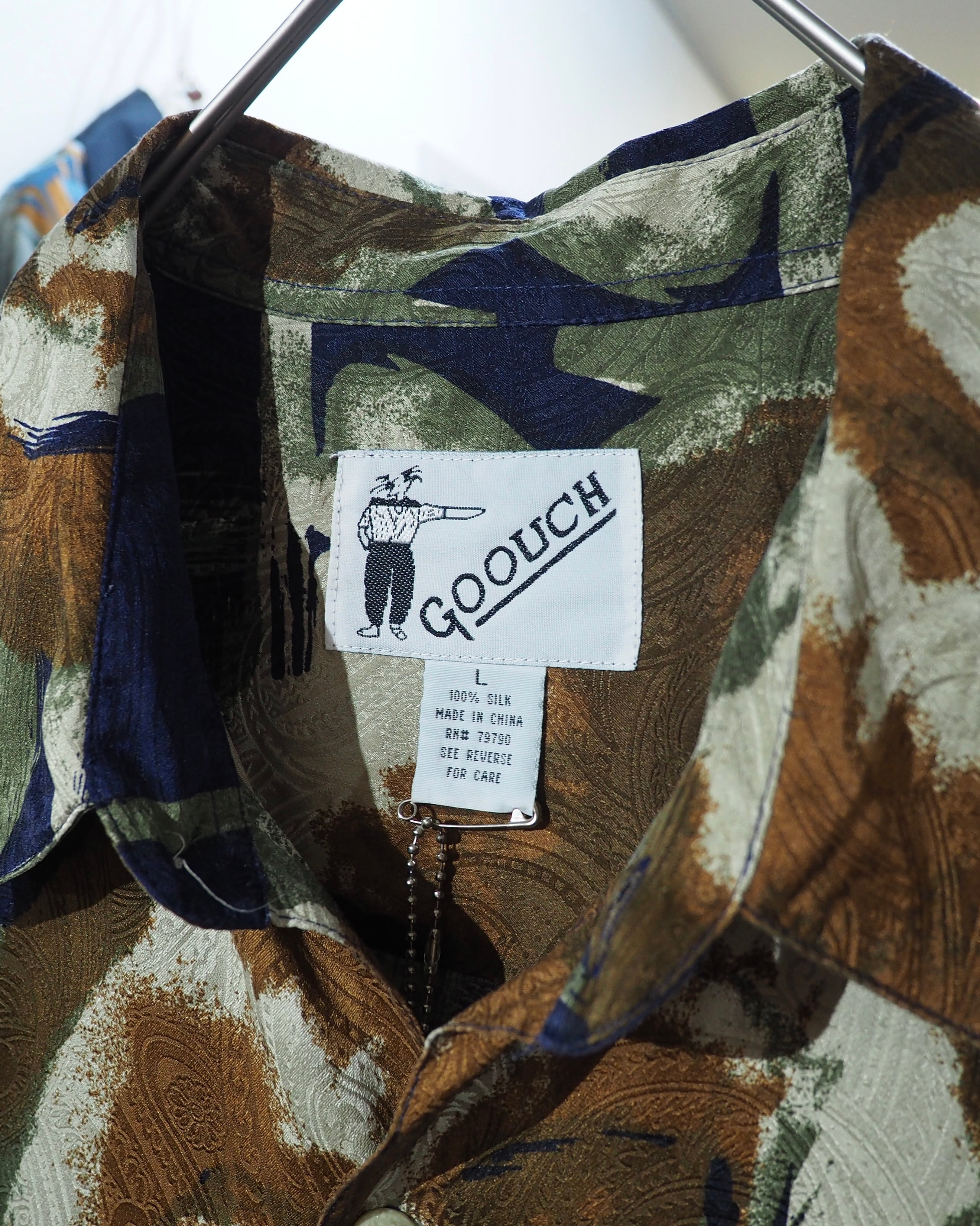 1990s ” GOOUCH ” Beautiful Abstract painting × Paisley all Over vintage loose Silk shirt