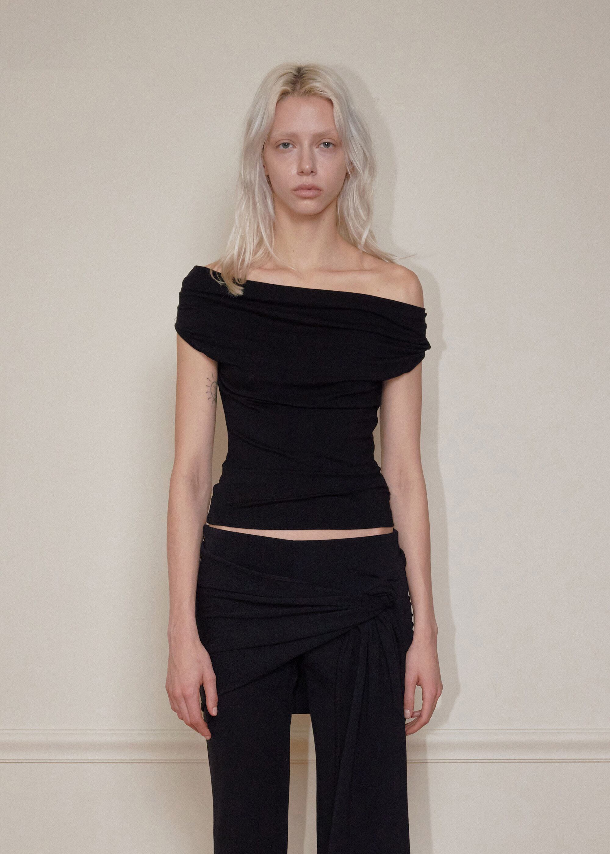 BOHEMSEO] FLOW NECK DRAPE HALF-T, BLACK 正規品 韓国ブランド 韓国