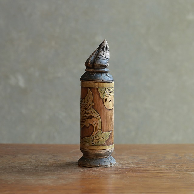 民芸感漂う、プリミティブな容れ物