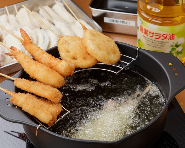 【串かつ20本+綿実油＋ソース缶】お店の味をおうちで再現！大阪名物2度漬け禁止セット　