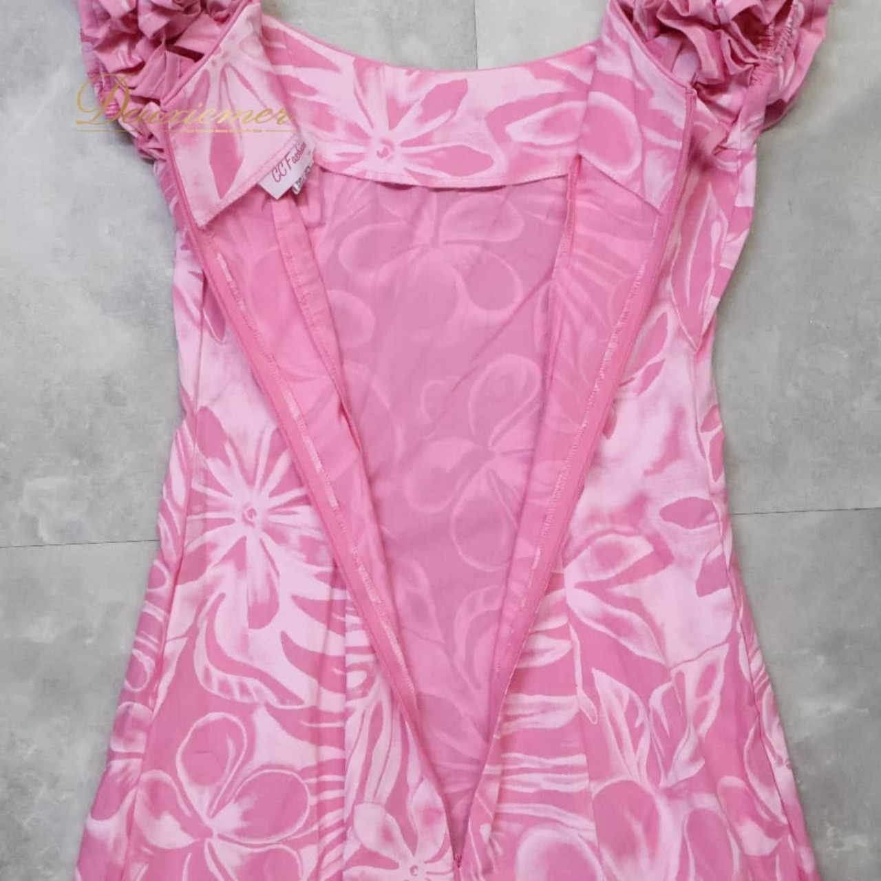 フラダンス 衣装 CC Fashions CCファッション ワンピース ドレス ピンク系 ハワイ製 ワントーン フリル プルメリア柄 ティアレ柄 ラウアエ柄 かわいい 華やか 鮮やか 明るい ハワイアン アロハ ハワイアンプリント フラ ダンス レッスン 練習