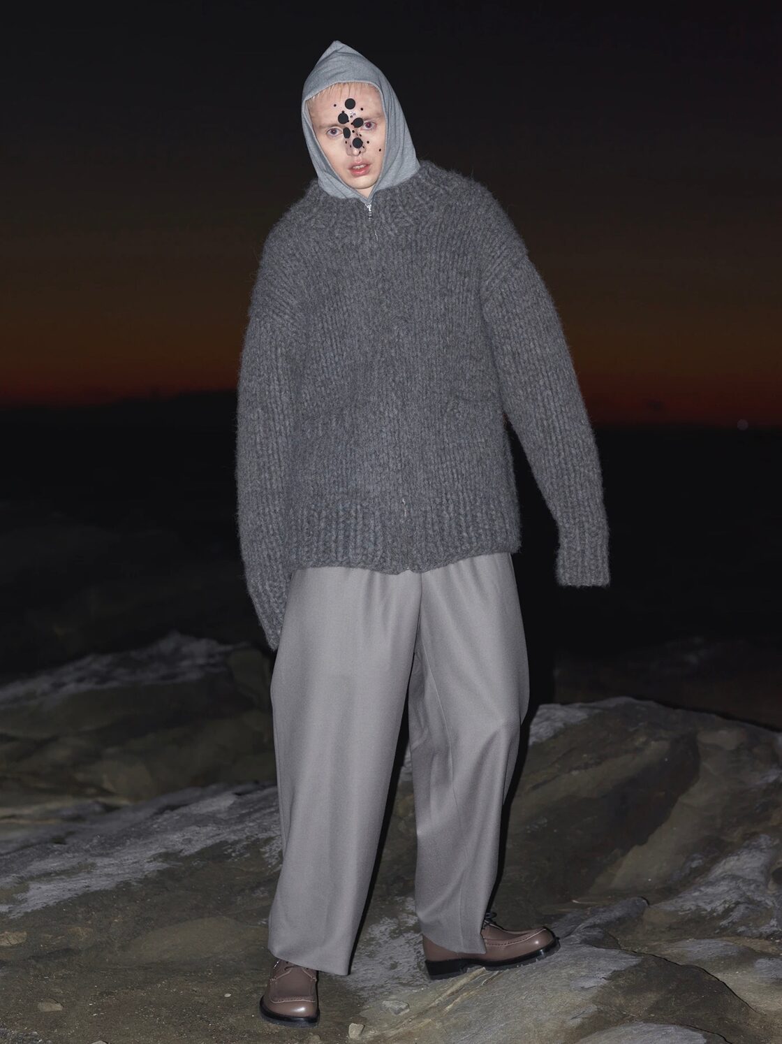 REVERBERATE” ZIP ROUND COLLER HAND KNIT” | PAY ID