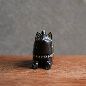 花模様をまとった、ネコのペーパーマッシュ 2