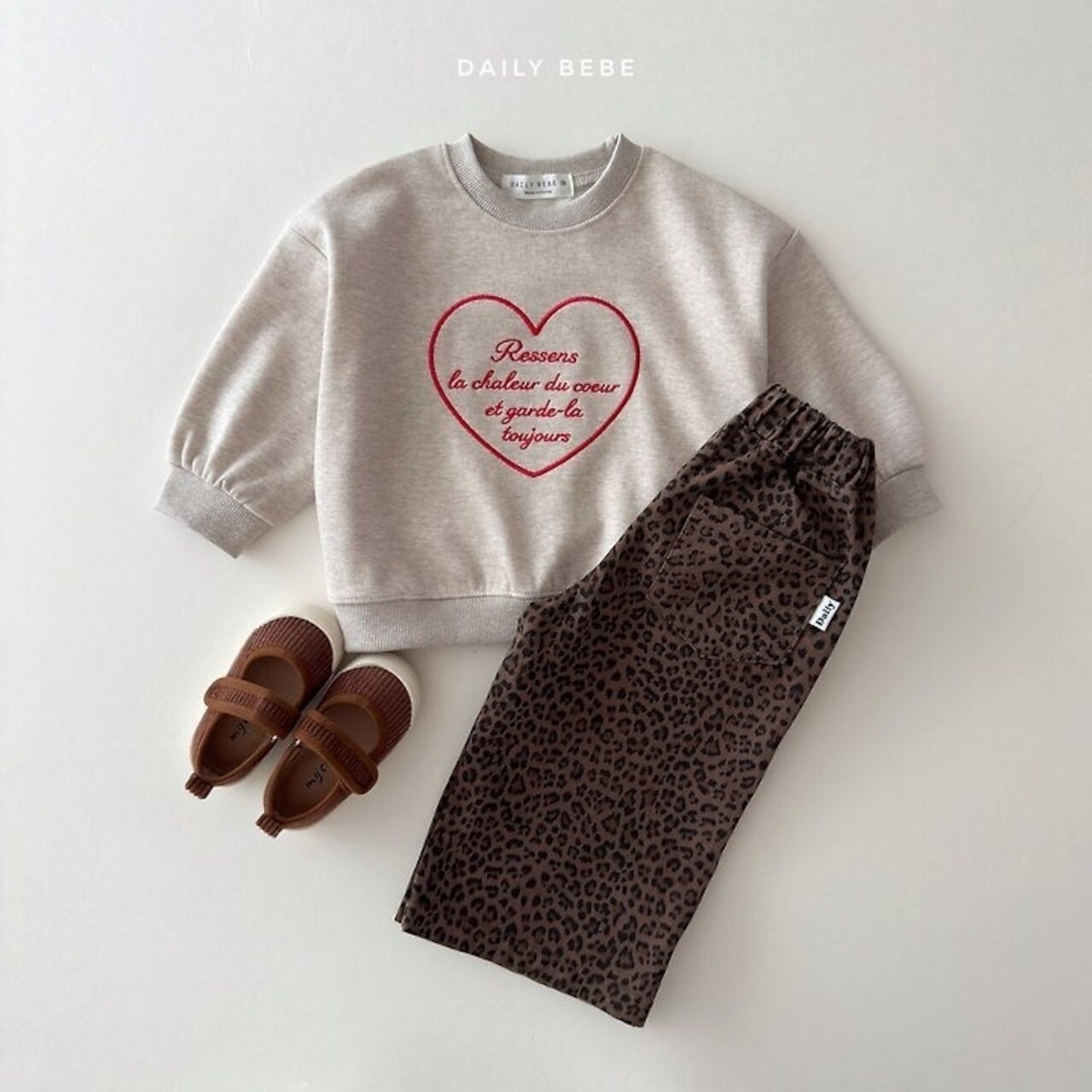 韓国子供服 / 26Autumn / 〖取寄〗DAILYBEBE / ハート刺繍MTM / キッズ服 / ジュニア服 / 秋服 *XS~JL*