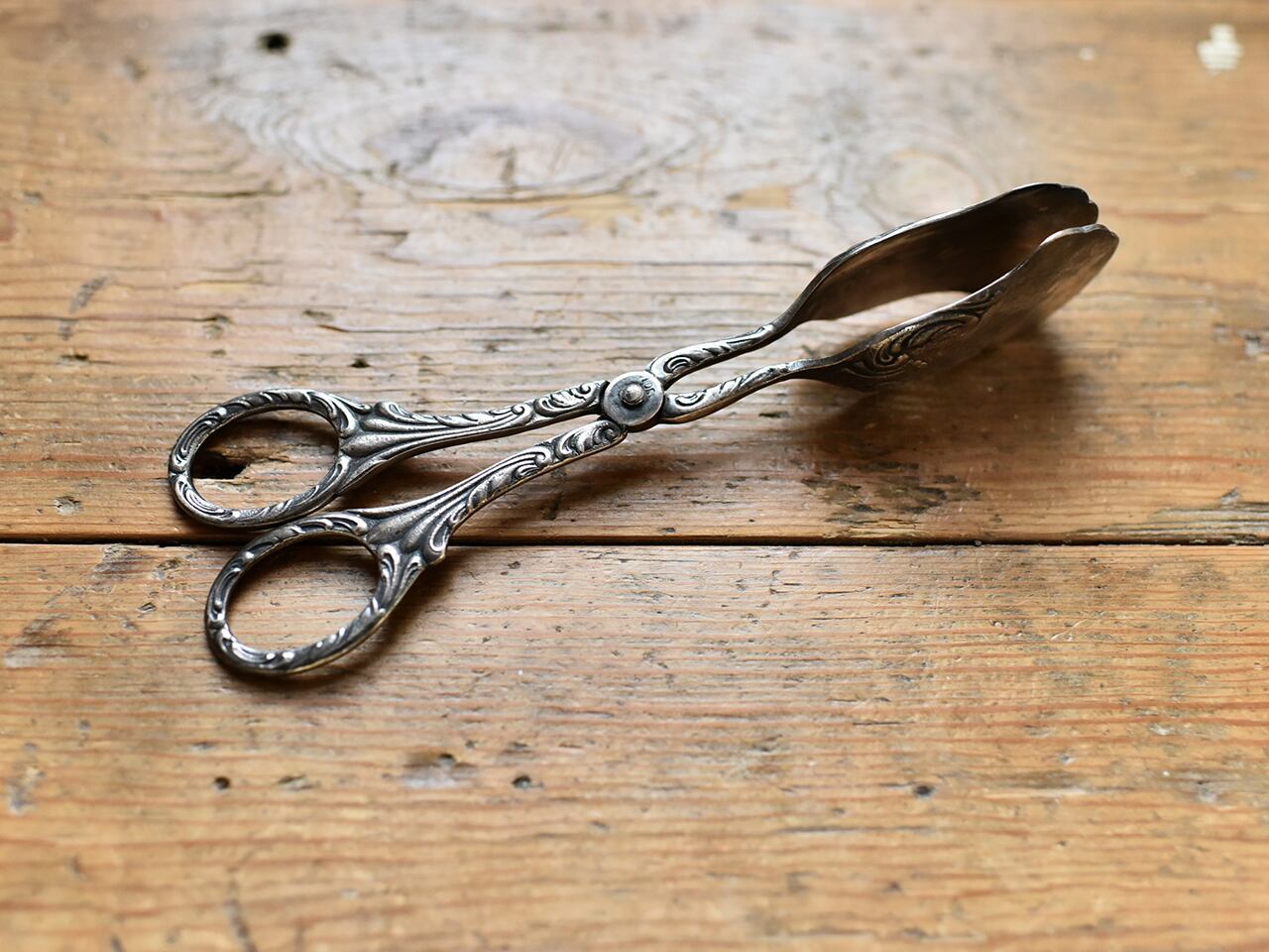 装飾が素敵なサーバートング(B) フレンチブロカント