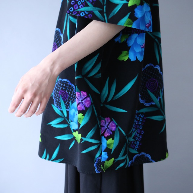 "花柄" black base beautiful blue flower pattern over silhouette h/s shirt