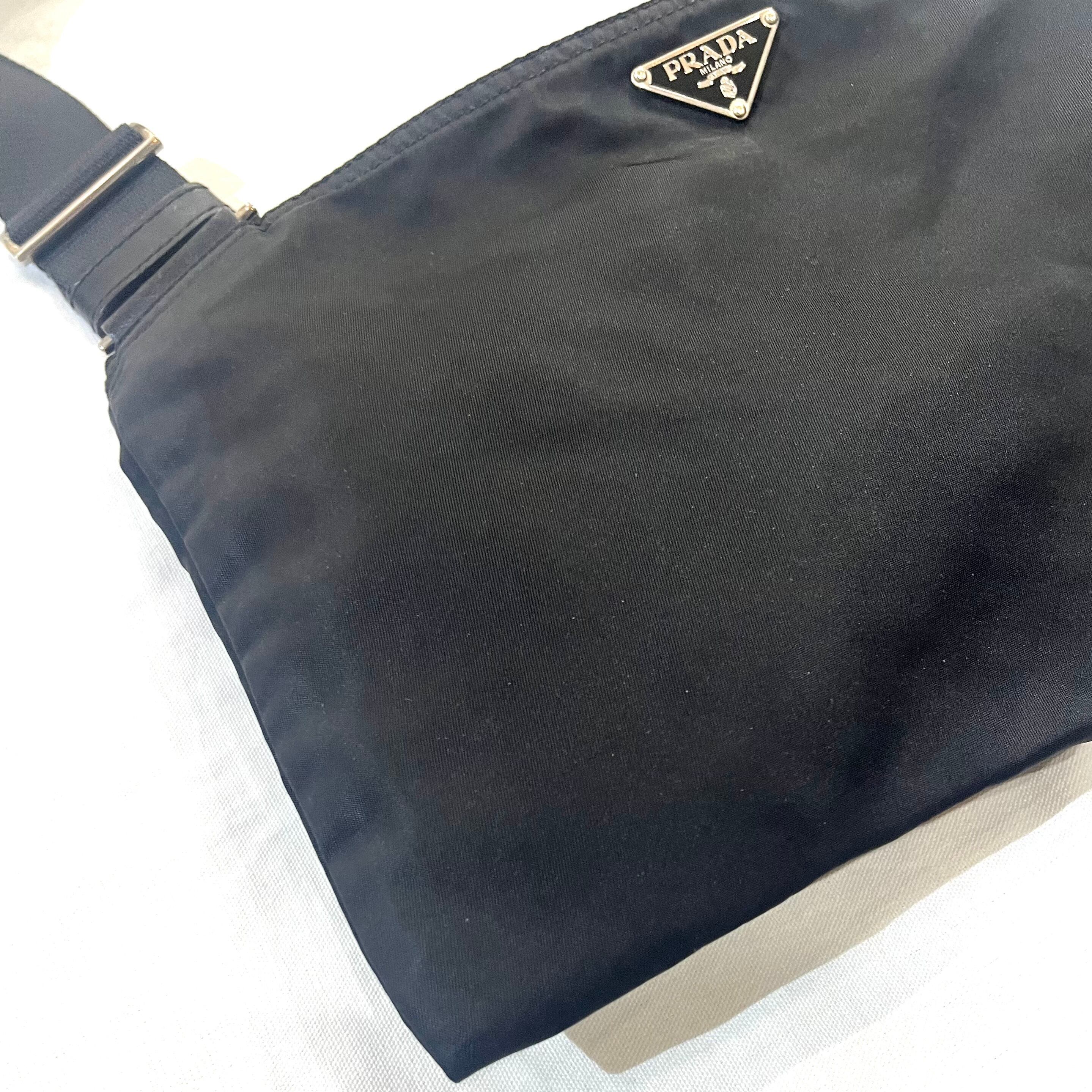 PRADA】2567 超軽量ナイロンショルダーバッグ 三角ロゴプレート