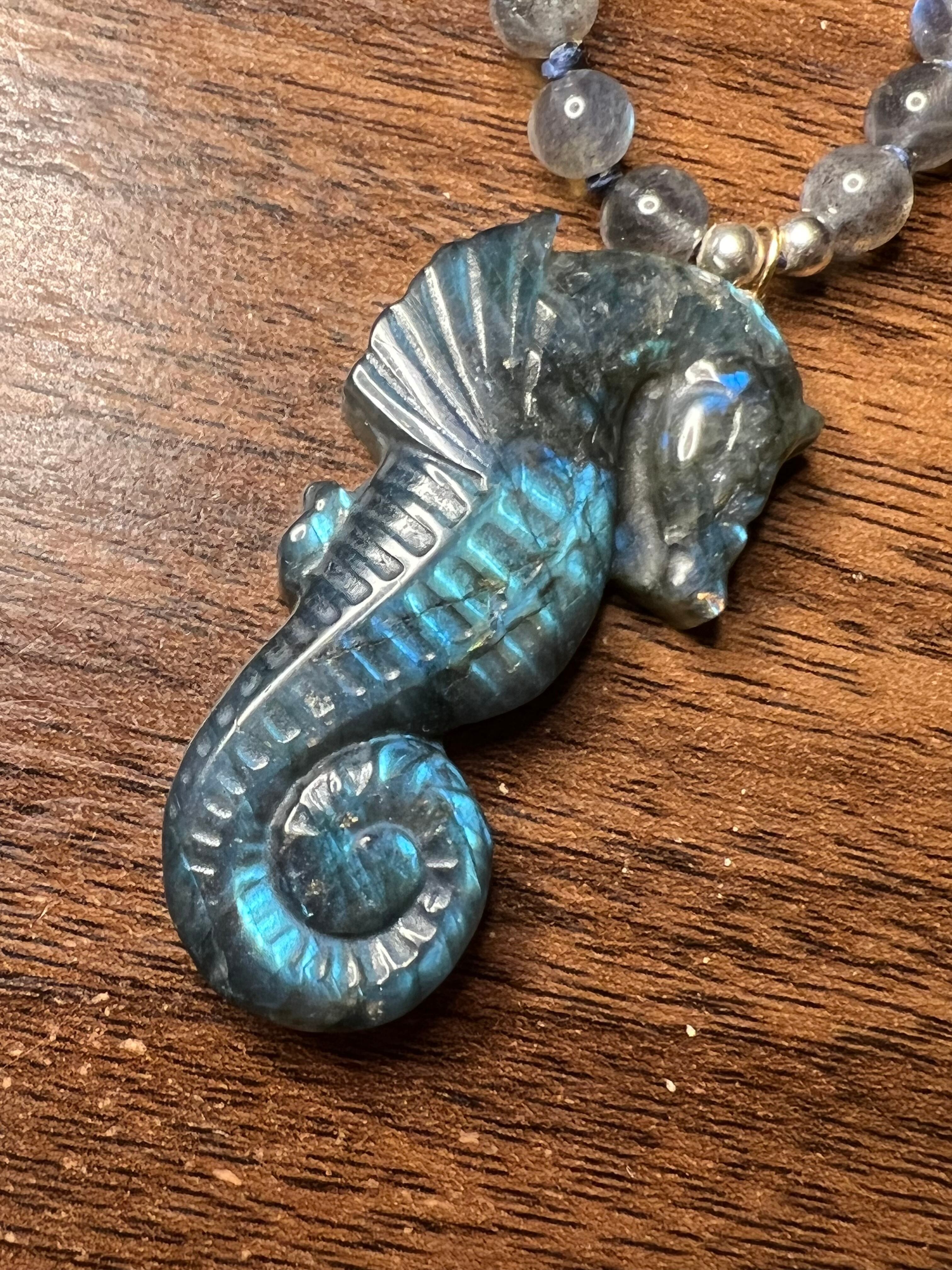 【祝福のような場所】ベイビードラゴン ラブラドライトペンダント