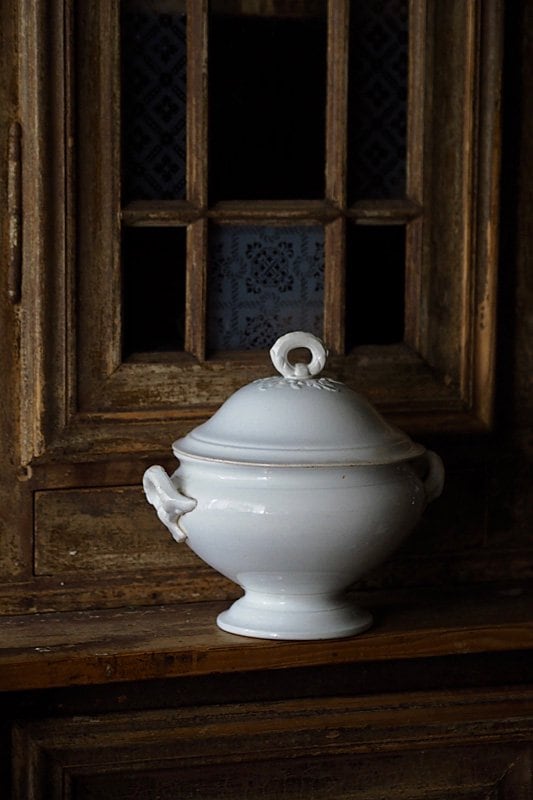 白いスーピエール 円環戴く. クレイユモントロー-antique soupe server