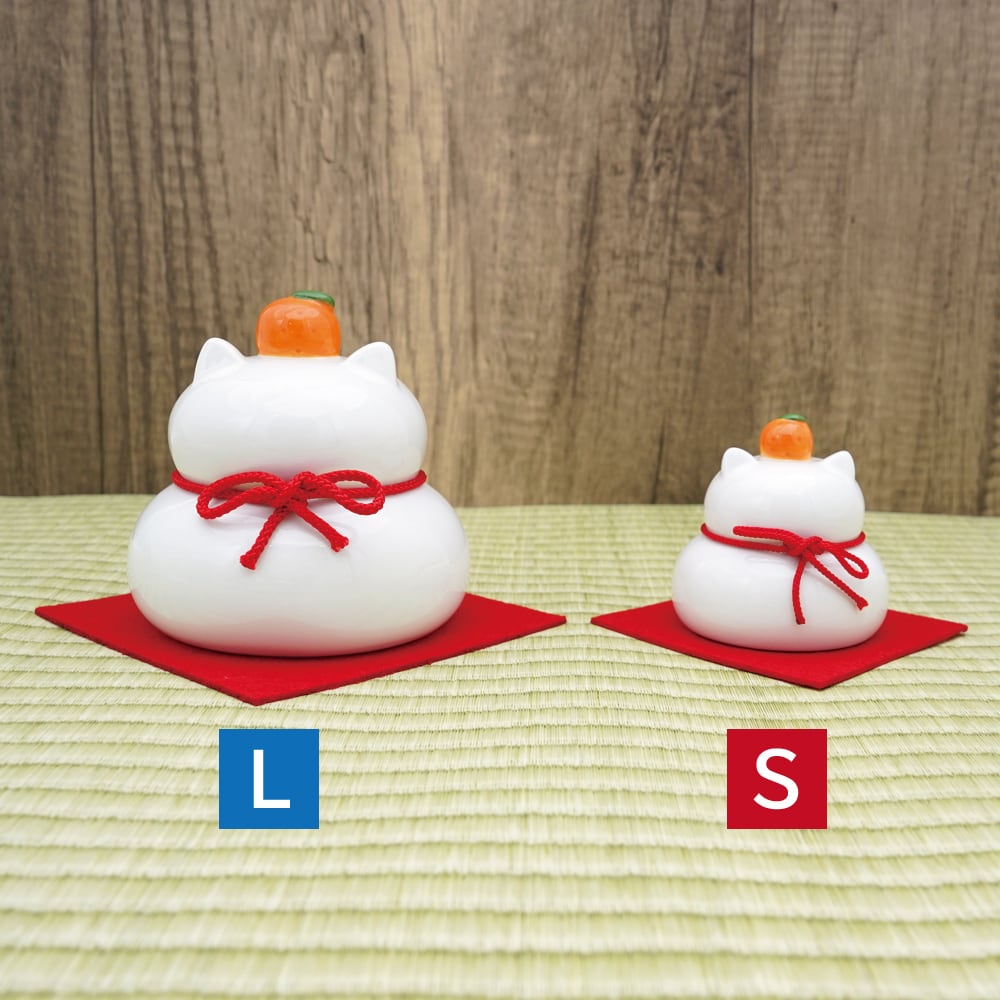 猫オブジェ(陶器の猫鏡餅)S | マスノヤ衣料品店・マスノヤ猫雑貨店