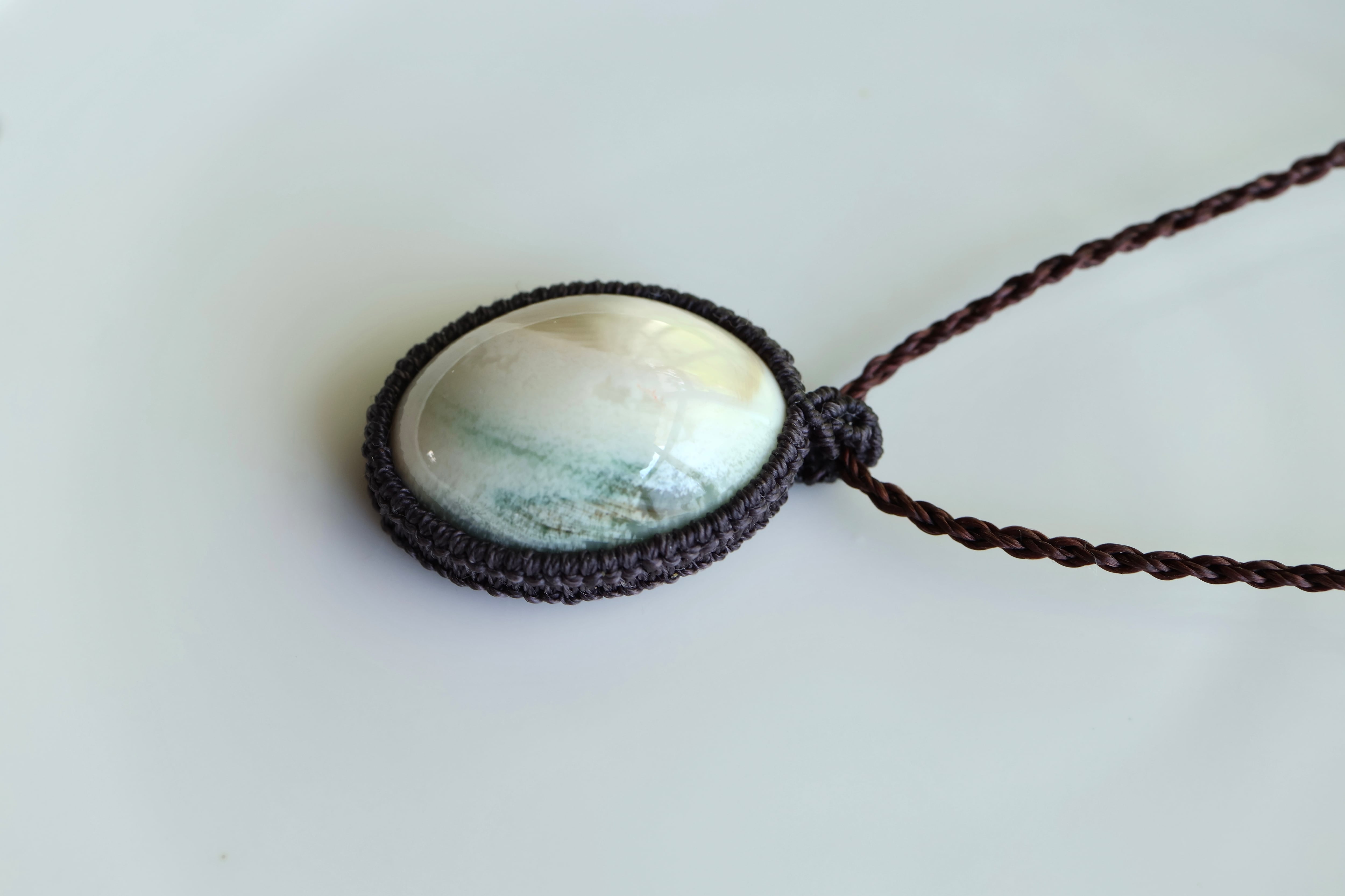 夜光貝のマクラメネックレス | 石垣島の夜光貝アクセサリーとヒマラヤ