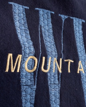 【古着】ネイビーのカレッジロゴスウェット