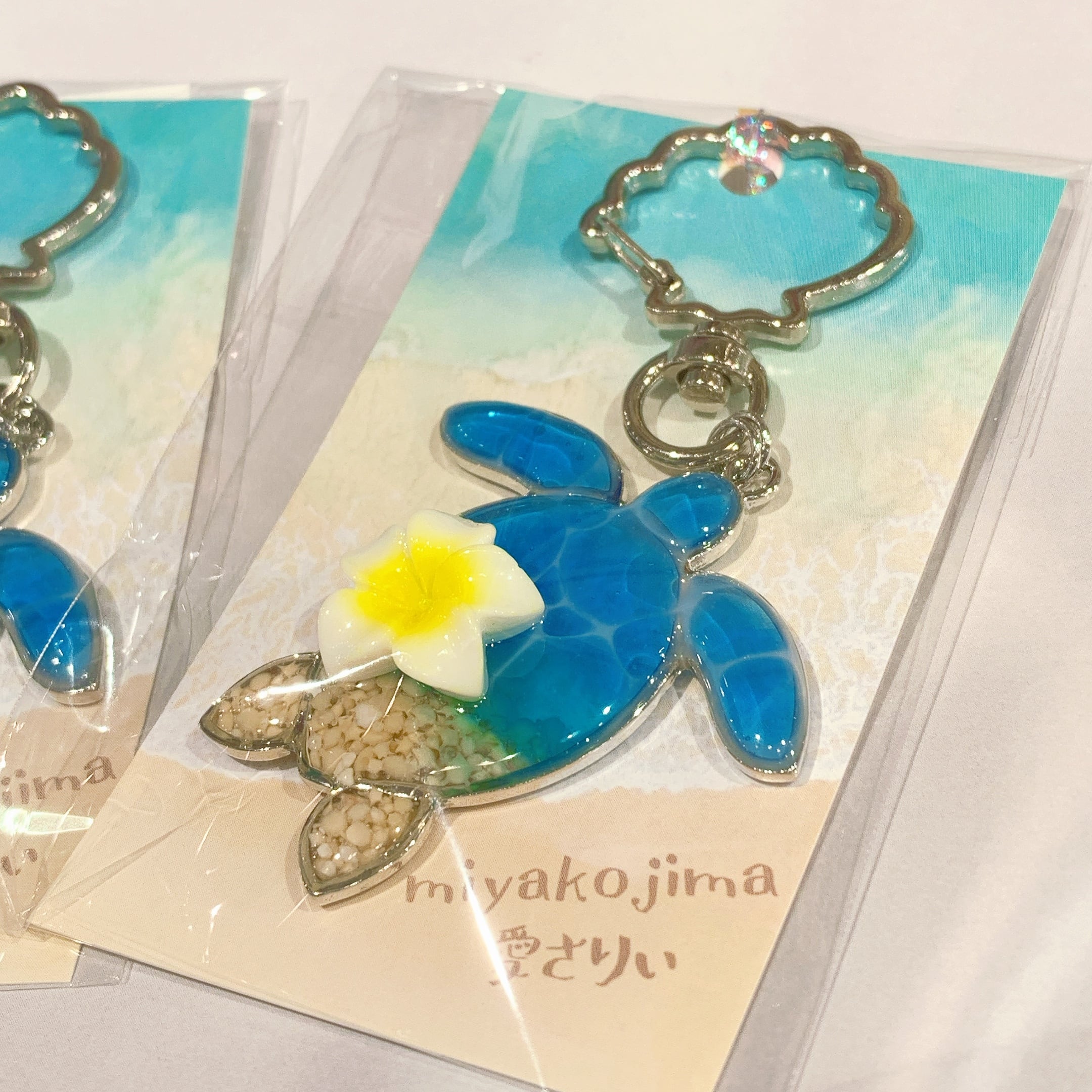 送料込】幸せを呼ぶウミガメキーホルダー（T-A72-2）AVO1（s）.AVO2（g