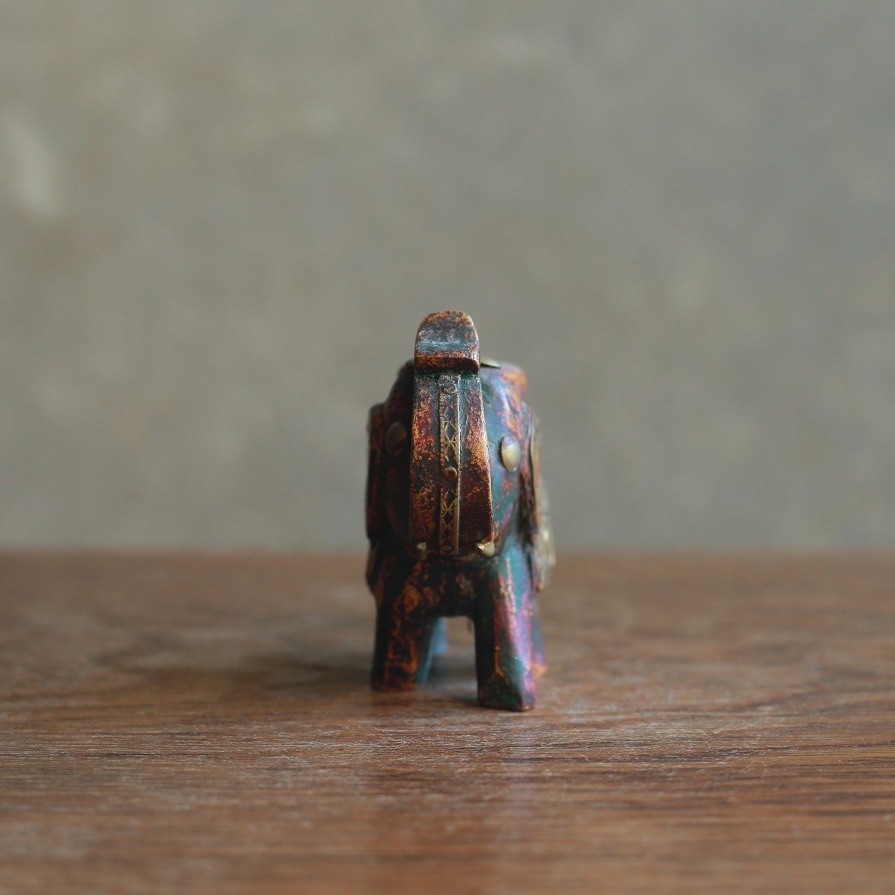 インドからやって来た、プリミティブで小さな象