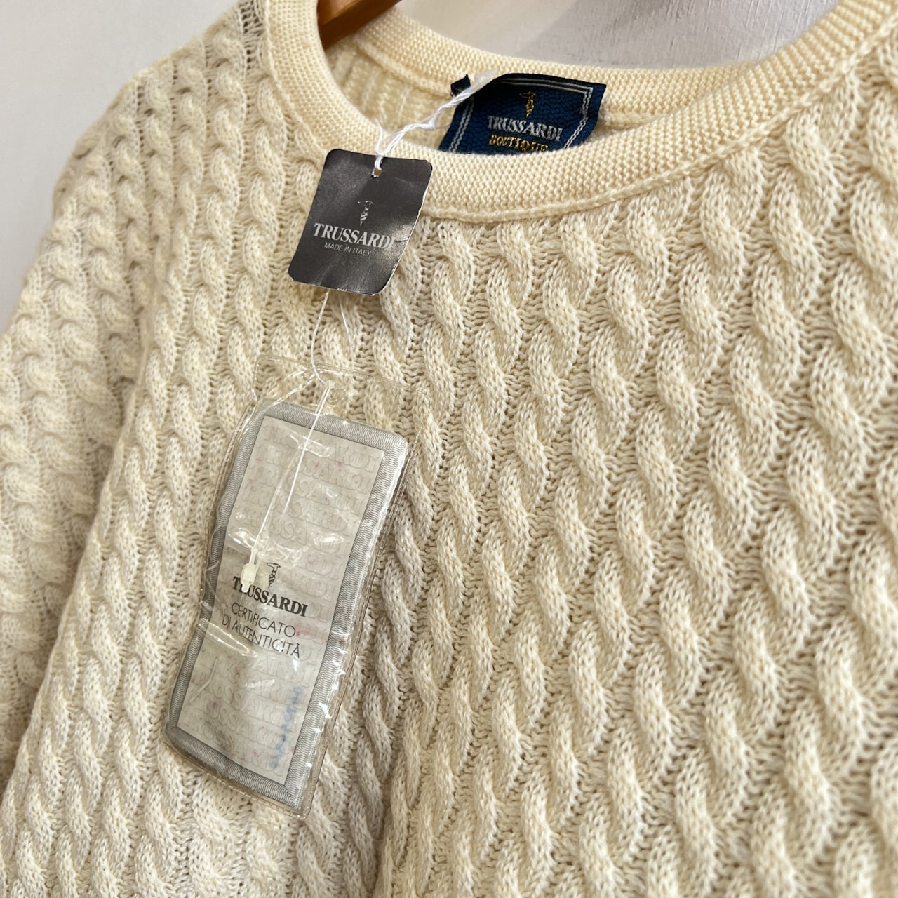 タグ付き 未使用品 イタリア製 トラサルディ TRUSSARDI BOUTIQUE ケーブル編み ポンチョ セーター サイズ 42 /アイボリーベージュ