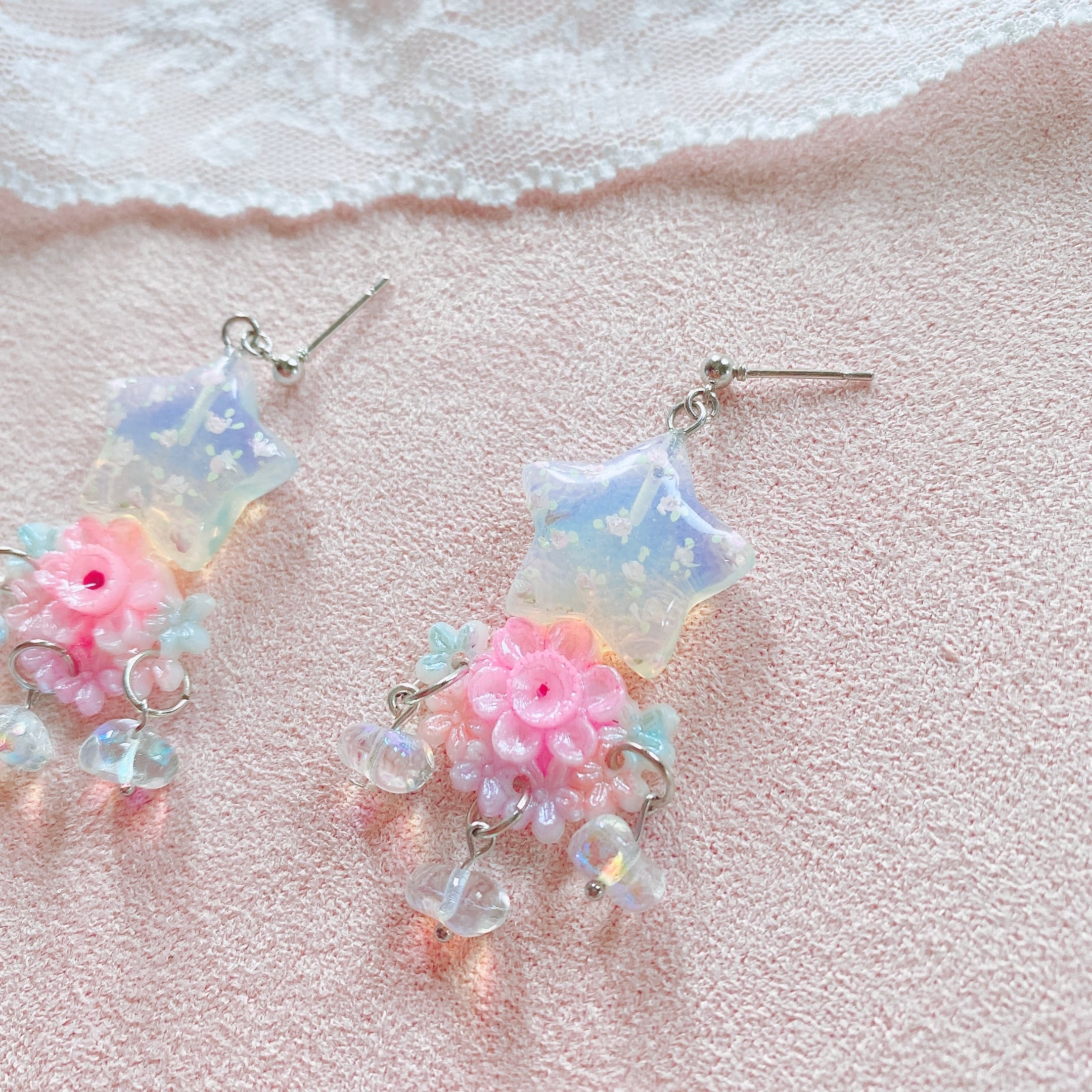 Tanabata Star ♡ 天然石×handpaint イヤリング (light pink)