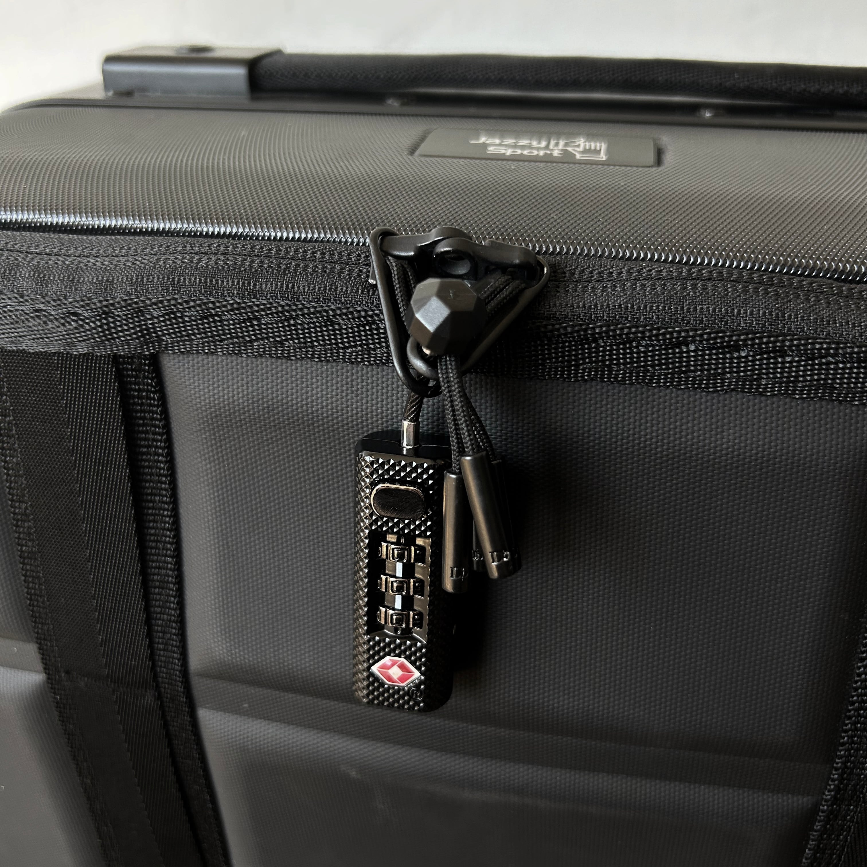 受注／Db】Jazzy Sport - Ramverk Pro Front-access Carry-on（Sサイズ