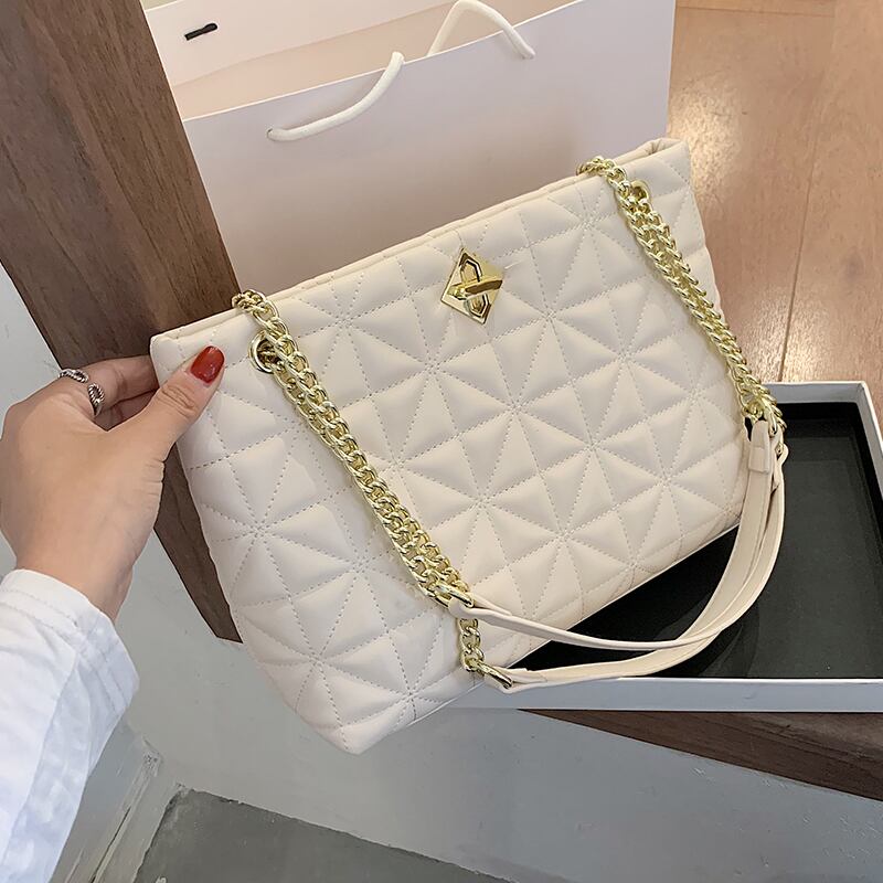 レディースバッグ大容量2020ニューウェーブファッションチェーンワイルドショルダーバッグサマーネットレッド刺繍糸トートバッグ Tiancai_Wing_Bag1224458