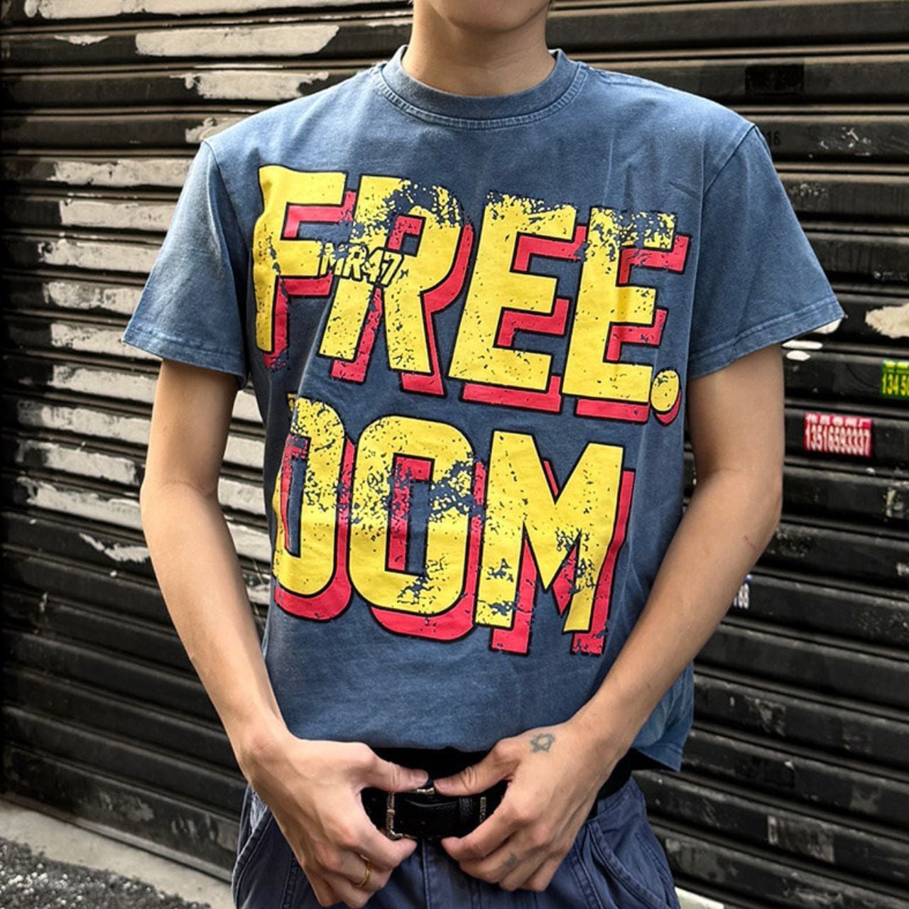 ビッグレタリングポップグラフィックTシャツ 2col   A00351
