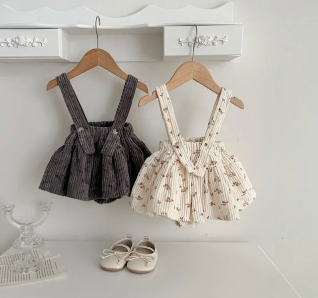 レースの可愛いワンピース