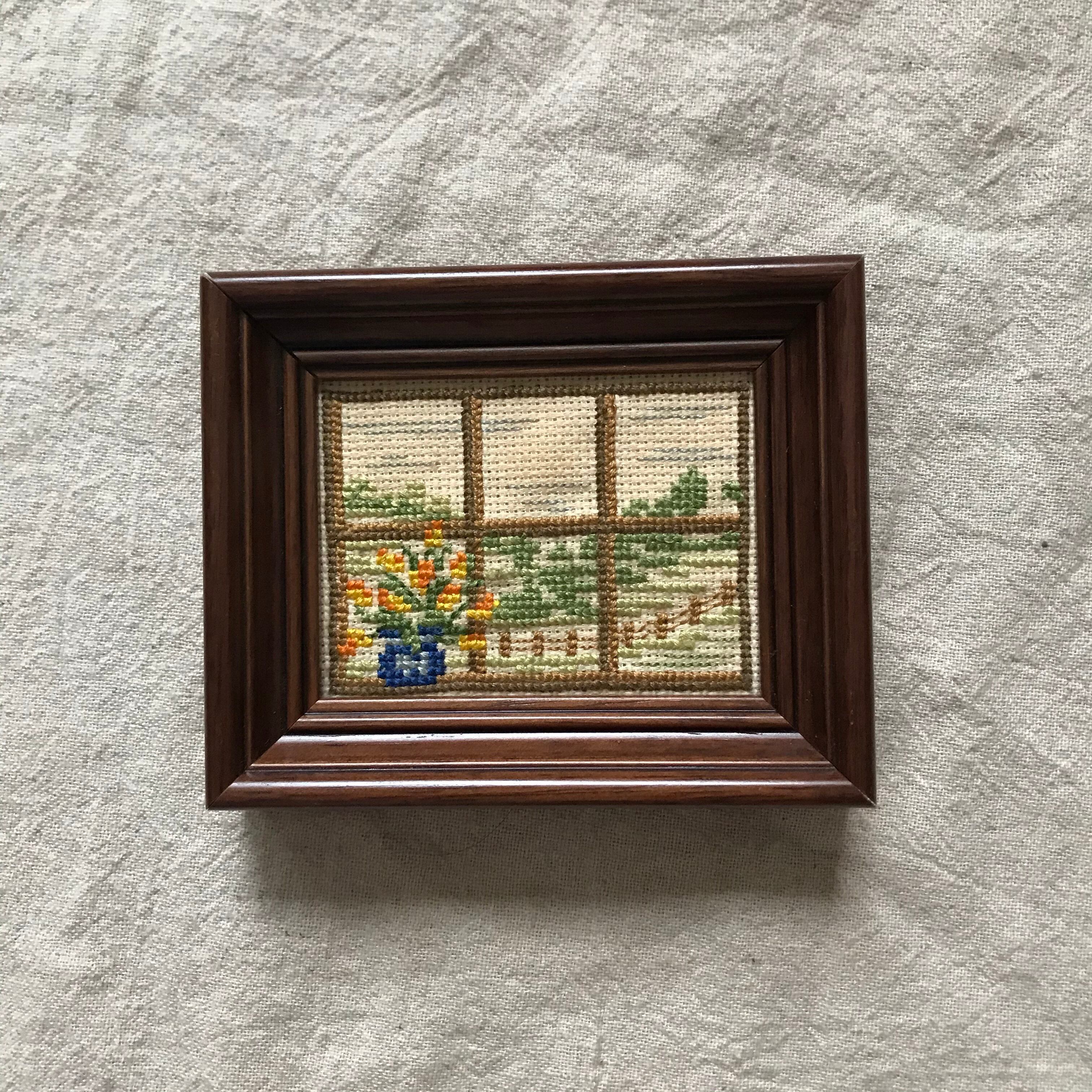 春の窓辺の刺繍絵