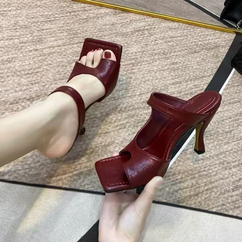 スクエアトゥトングパンプス
