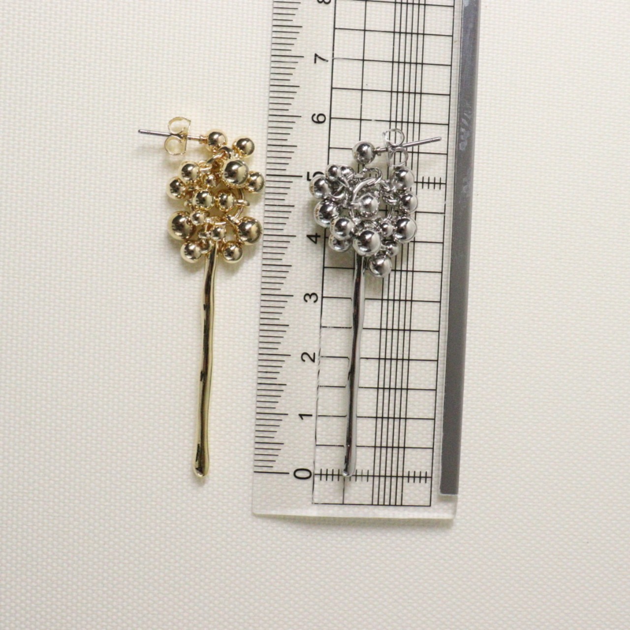 つぶつぶスティックピアス ニッケルフリーポスト 低アレルギー 耳元でゆらゆら揺れる bittersweet