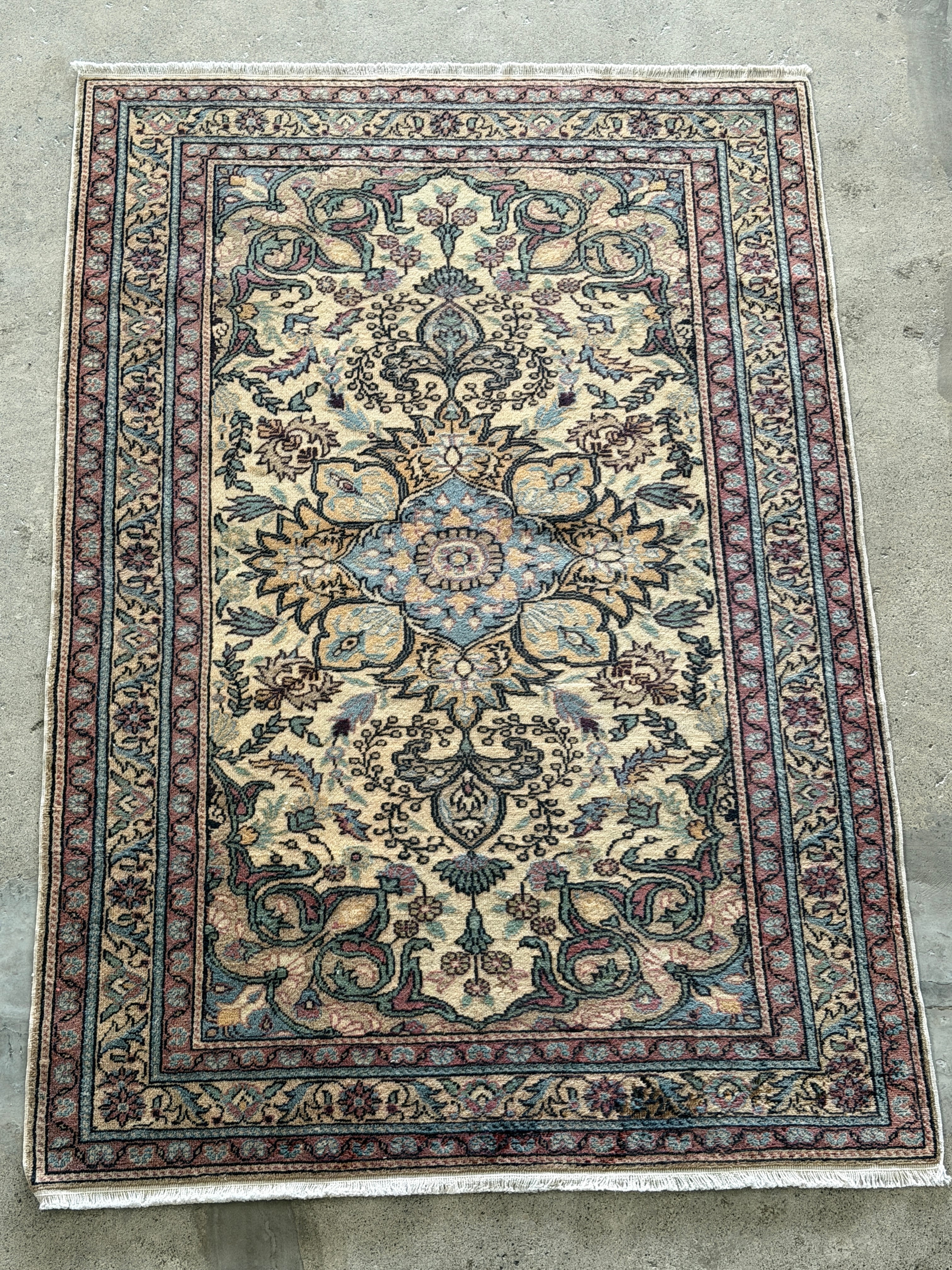 【送料込み】未使用品 デッドストック カイセリ絨毯 121x180 TRB3958