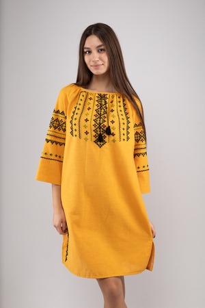 ウクライナ刺繍ヴィシヴァンカ・クラシック　七分袖　コロミヤ　手刺繍　麻　レディース・フリーサイズ