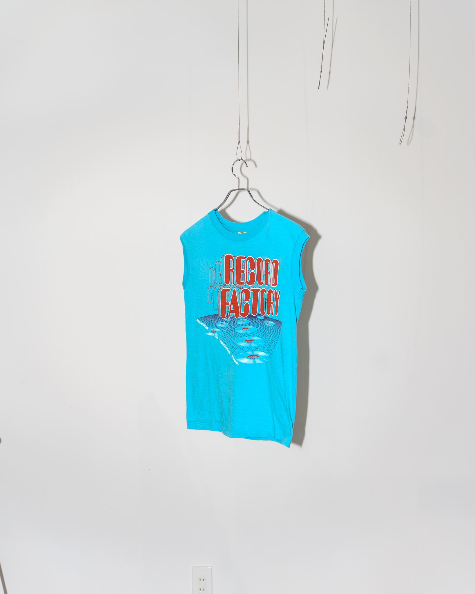 80s SLEEVELESS TEE