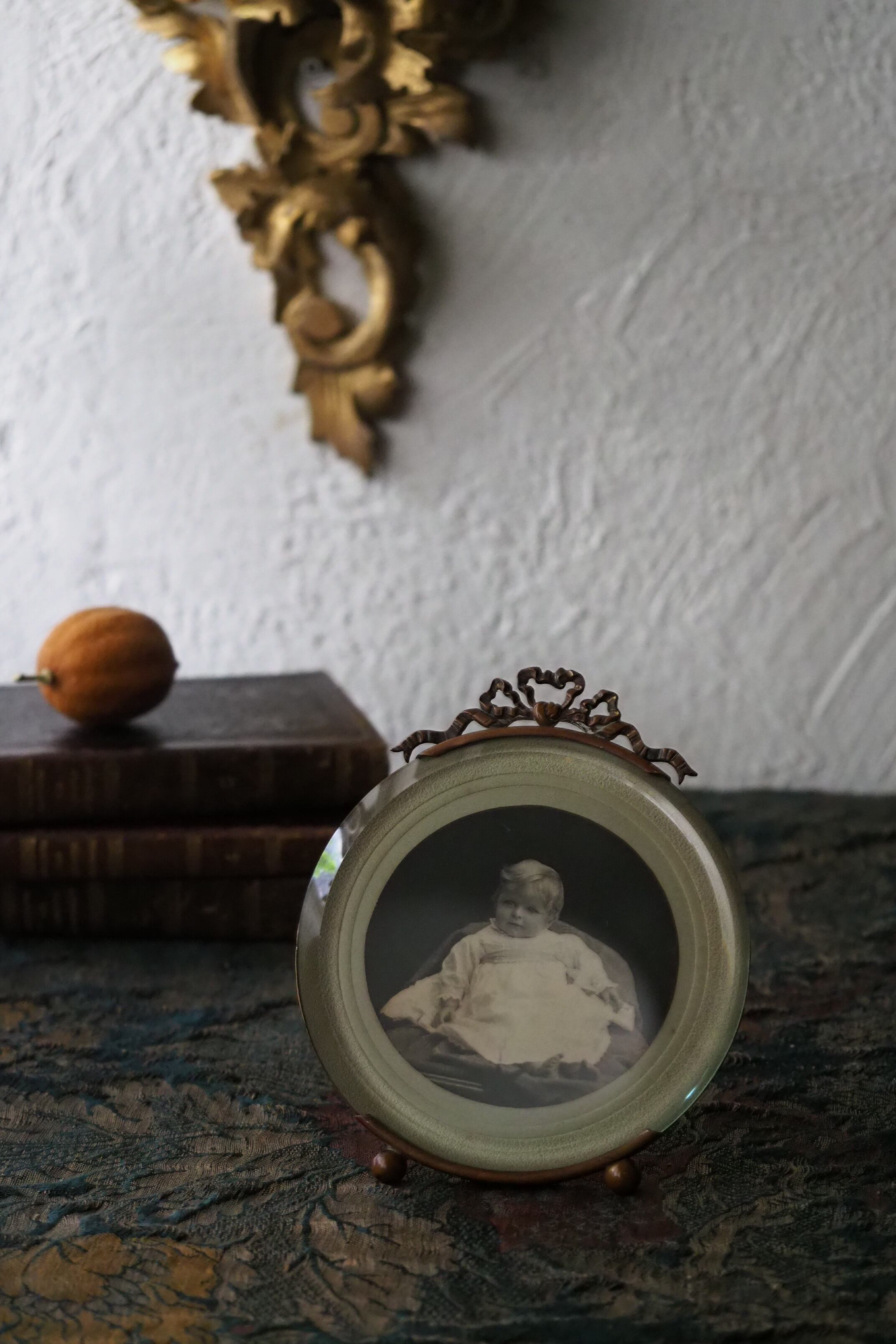 ラウンドのスタンドフォトフレーム-antique round photo frame