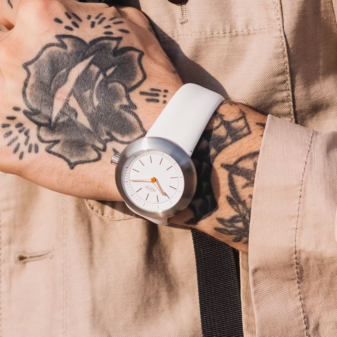 【IKEPOD アイクポッド】 DUOPOD 016 WHITE LINES デュオポッド ／国内正規品 腕時計
