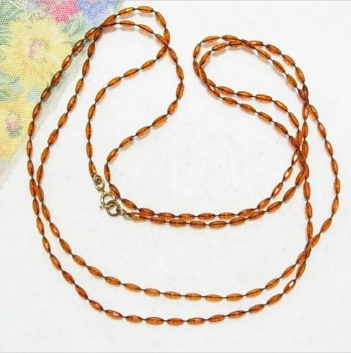 ブラウンのプラスティックビーズのロングネックレス　アクセサリー卸値以下でセール　K2098N