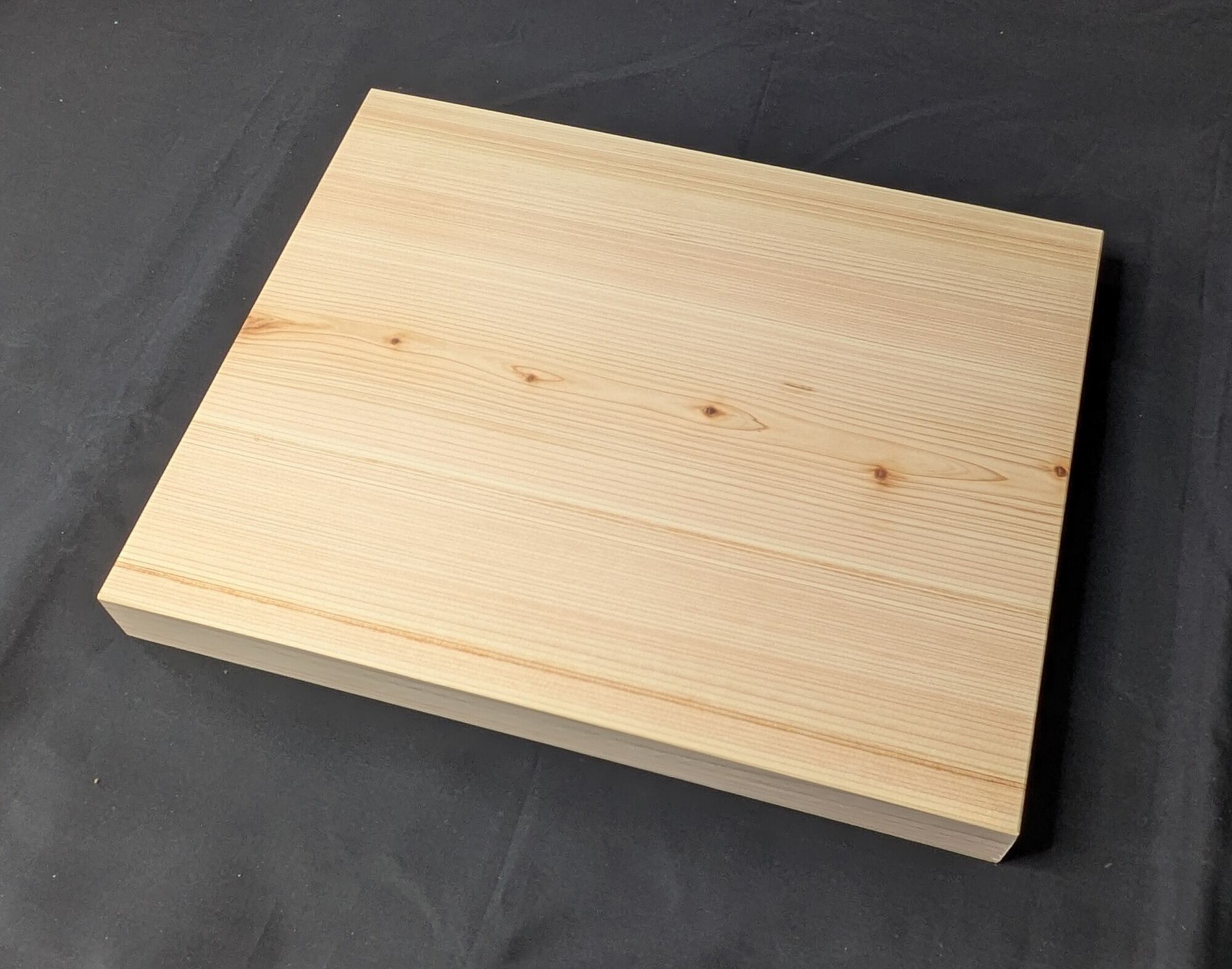 こだわりの天然無垢材まな板