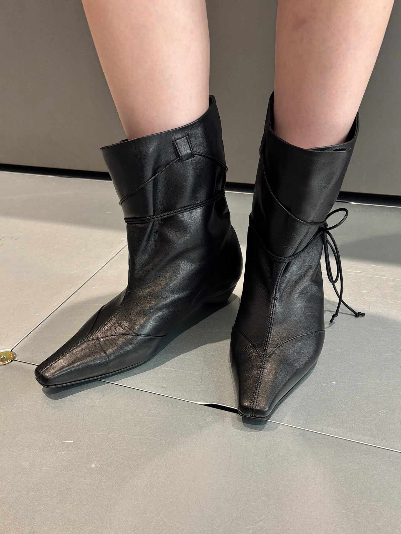 【26AW】Mame Kurogouchi マメ クロゴウチ / ブーツ / Cow Leather Wrap Boots - 1