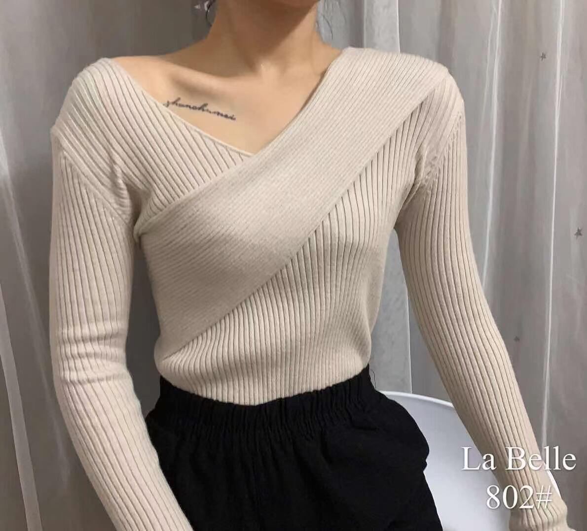 Vネック　リブ編みニット　AJ1102−802