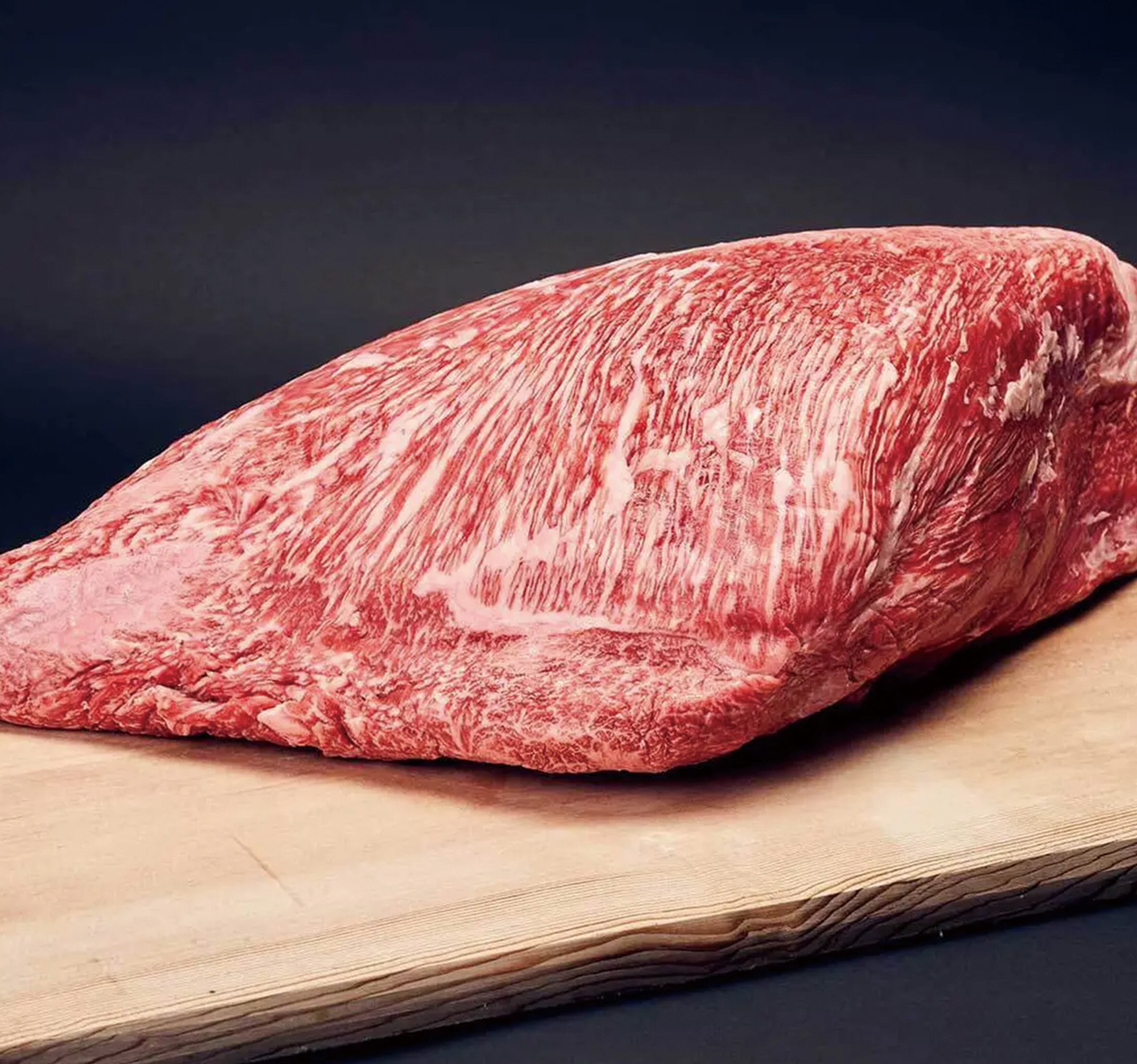 《送料無料》【塊】栗実-クリミ- お試し1kg 赤身と霜降りが絶妙。和牛オリンピック日本一の農場からお届け