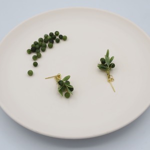 oliveピアス（taiwan jade）