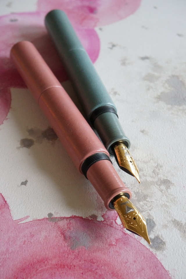 helico×中田陽平  漆塗り万年筆「花手毬」炭粉叩き